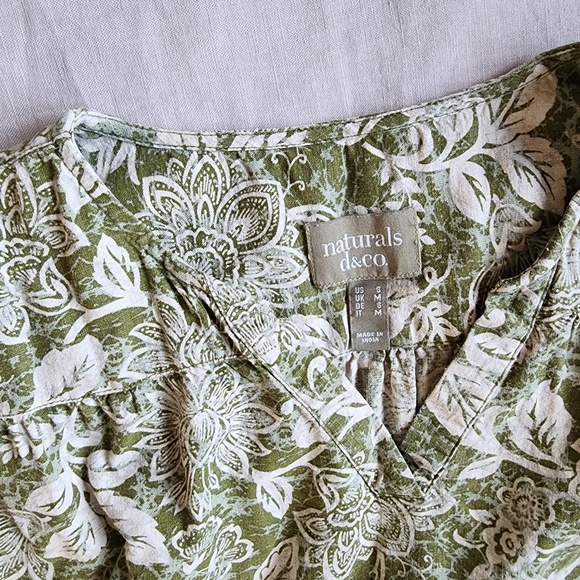 Naturals D & Co. Linen Blend Floral Top - Picture 2 of 3